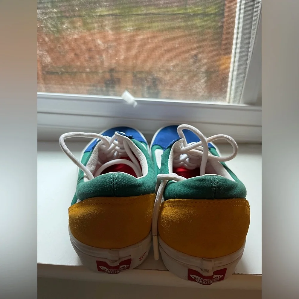 Vans - Picture 3 of 4